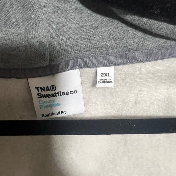 Aritzia boyfriends box zip up - Picture 3 of 3